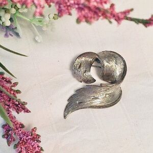 🌸Vintage Silver Swirl Etched Brooch🌸